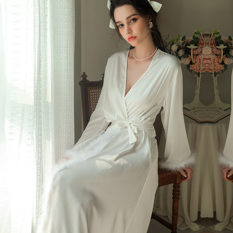 Robe de soirée longue en satin à plumes pour femme
