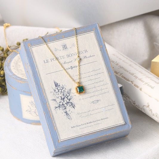 Collier pendentif émeraude carré