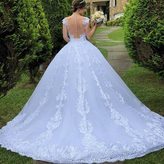 Robe de mariée blanche en dentelle vintage