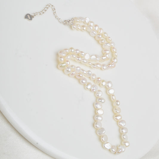 Collier ras du cou en perles en argent