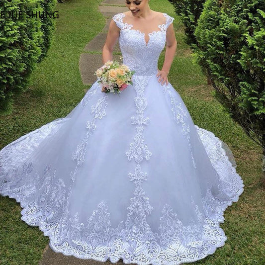 Robe de mariée blanche en dentelle vintage
