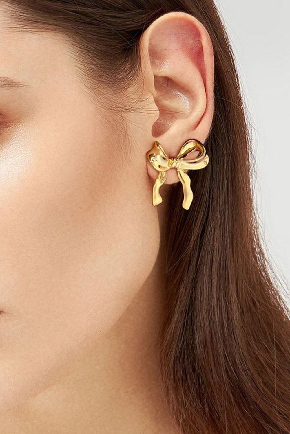 Boucles d'oreilles en forme de noeud avec ruban élégant en or