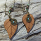 Boucles d'oreilles pendantes en forme de feuille avec décor en or et turquoise du désert