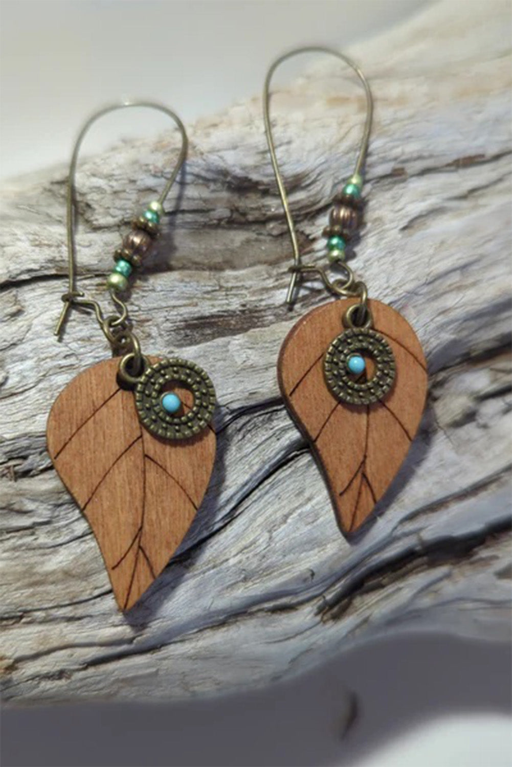 Boucles d'oreilles pendantes en forme de feuille avec décor en or et turquoise du désert