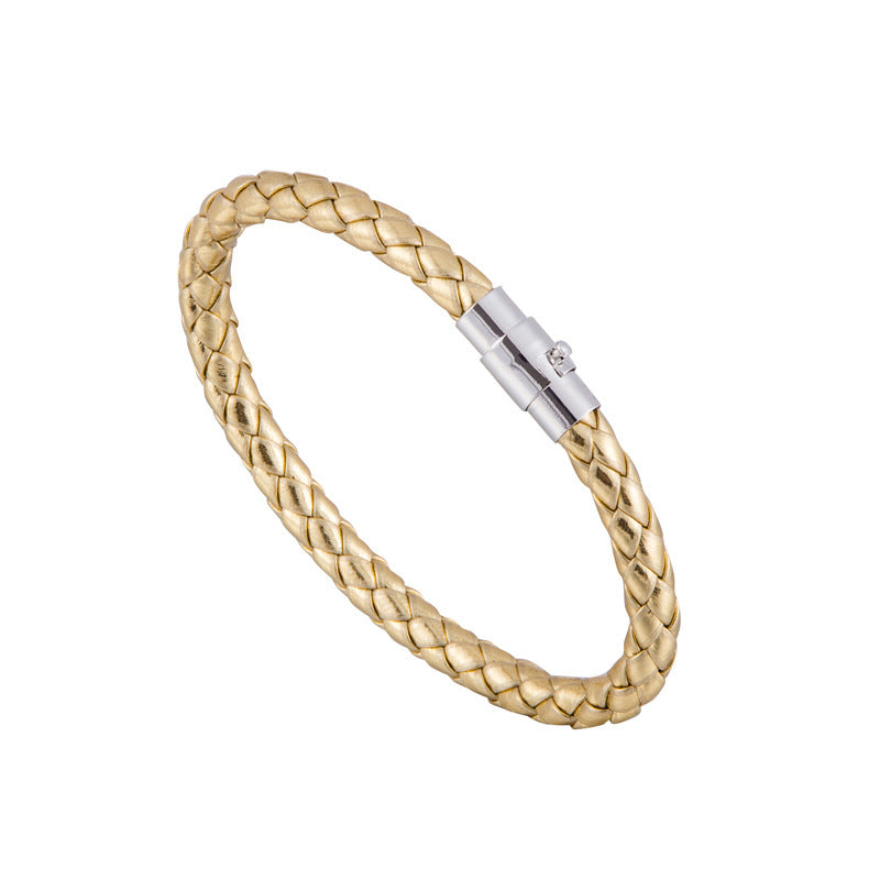 Bracelet tissé en cuir clouté