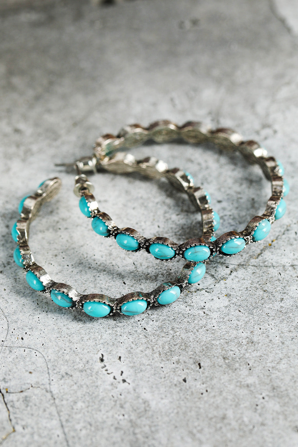 Boucles d'oreilles en forme de C à grand cercle en turquoise noire