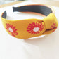 Bandeau à gros nœud en tricot avec marguerite