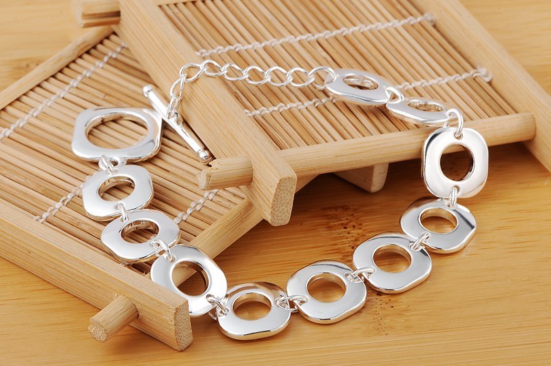 Bracelet carré boucle d'oreille et collier