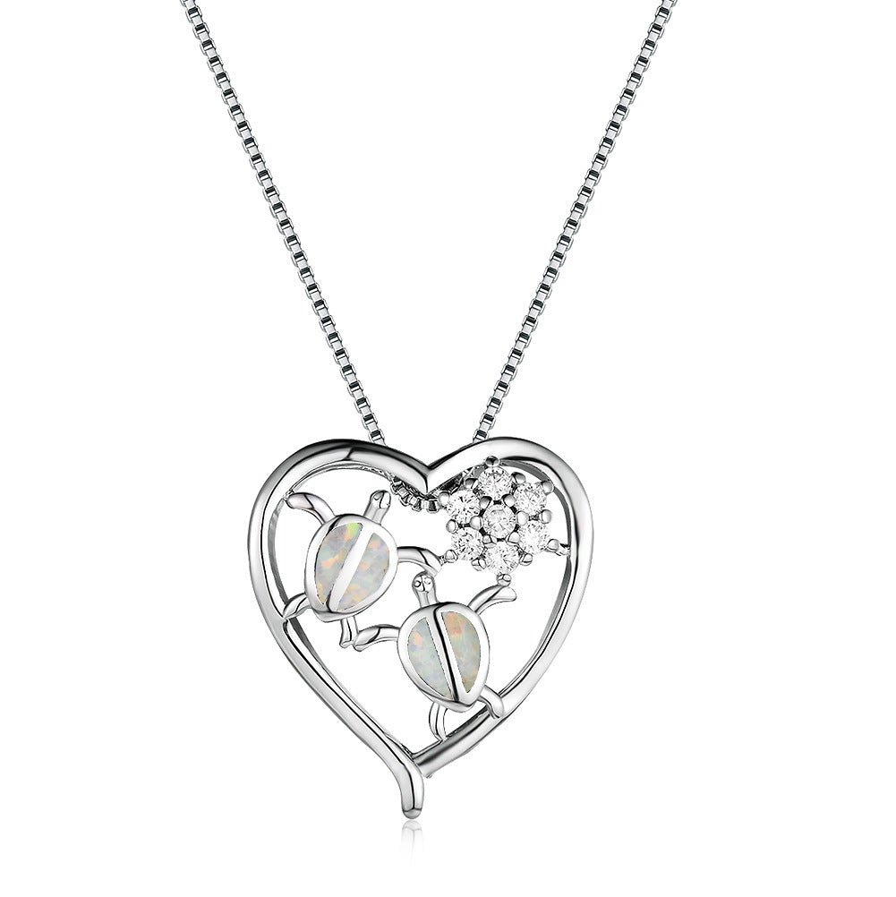 Collier pendentif tortue en or blanc