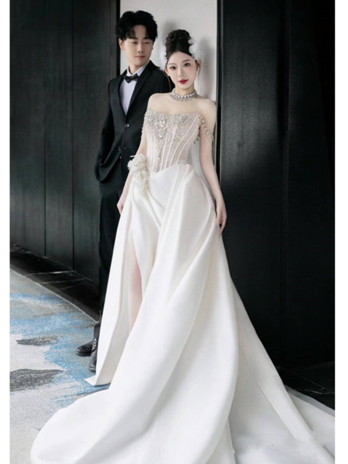 Robe de mariée légère en satin à épaules dénudées