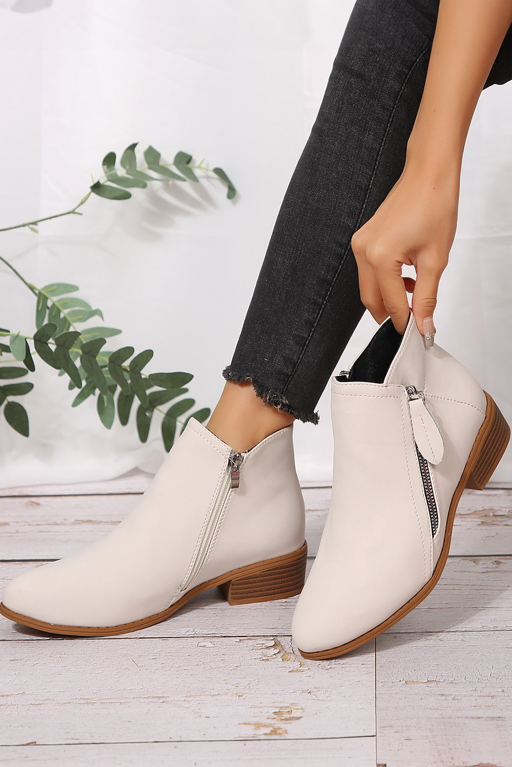 Bottines à talon bas avec double fermeture éclair en similicuir blanc