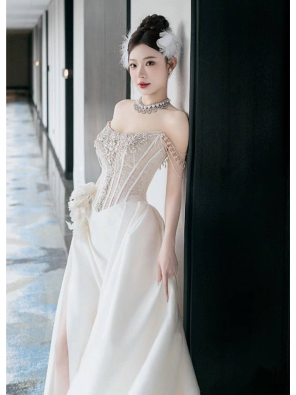 Robe de mariée légère en satin à épaules dénudées