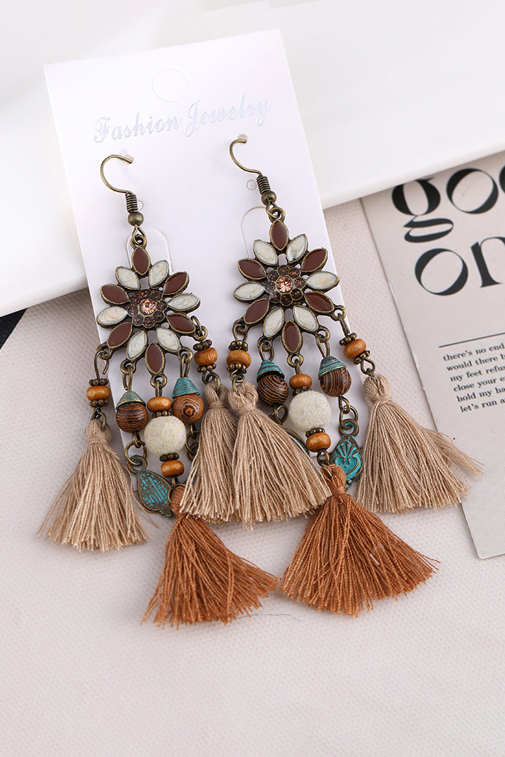 Boucles d'oreilles pendantes en perles Boho avec pompons en châtaignier