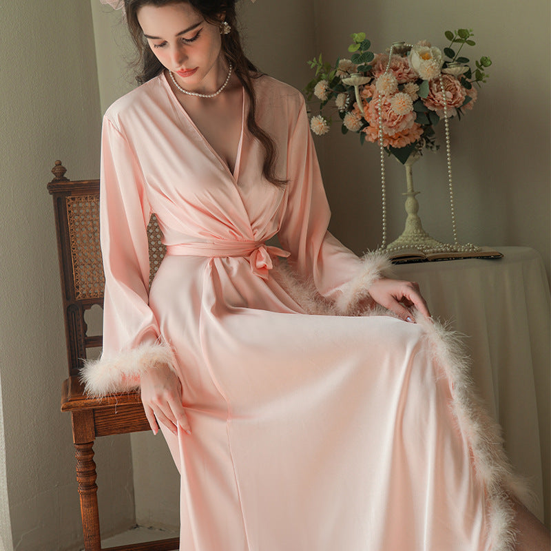 Robe de soirée longue en satin à plumes pour femme