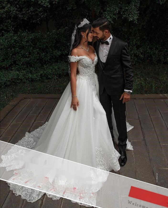 Robe de mariée amovible en dentelle