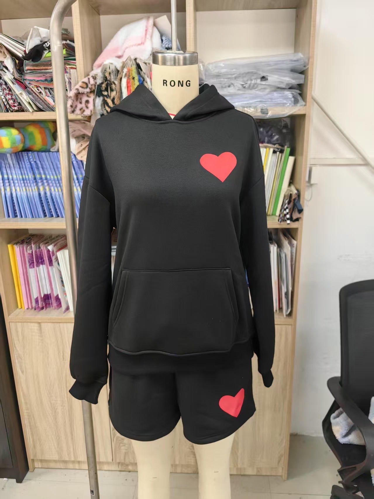 Ensemble deux pièces avec pull à capuche pour femmes