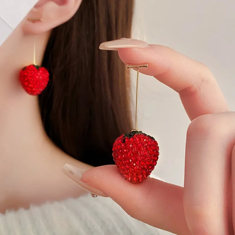 Boucles d'oreilles design à la mode avec fraises rouges