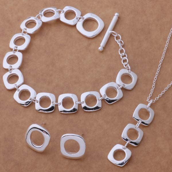 Bracelet carré boucle d'oreille et collier