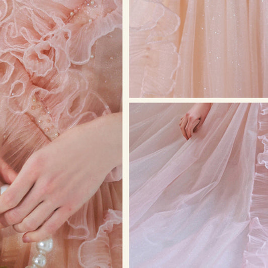 Robe de mariée et robe de soirée de l'animatrice