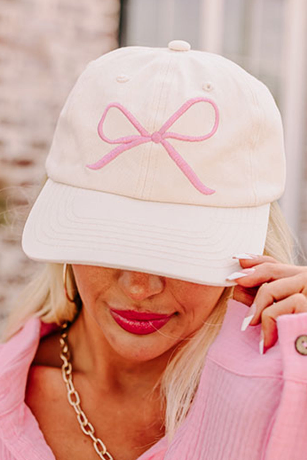 Casquette de baseball brodée d'un nœud girlish blanc