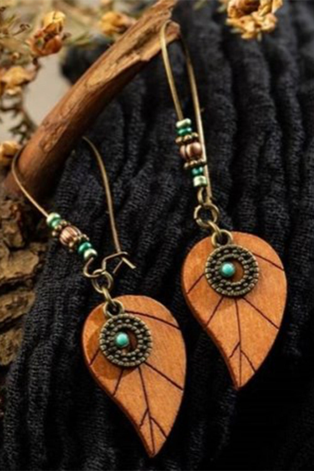 Boucles d'oreilles pendantes en forme de feuille avec décor en or et turquoise du désert