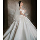 Robe de mariée en satin à épaules dénudées