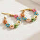 Boucles d'oreilles goutte d'eau en perles de fleurs roses contrastées de forme ronde