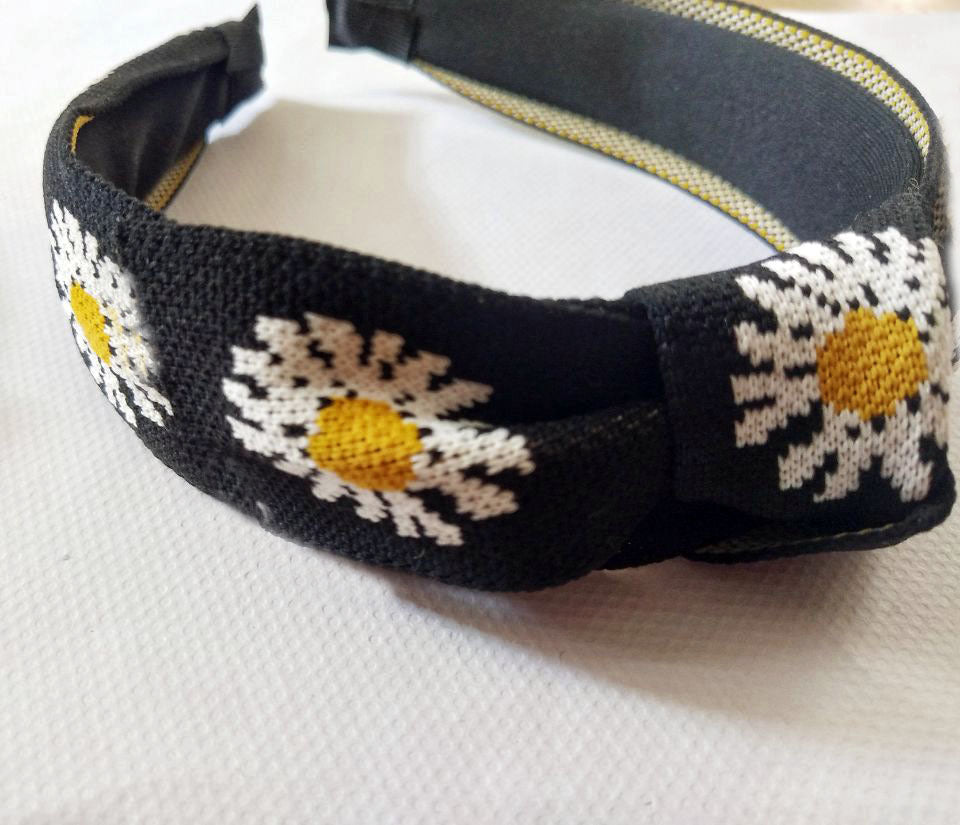 Bandeau à gros nœud en tricot avec marguerite