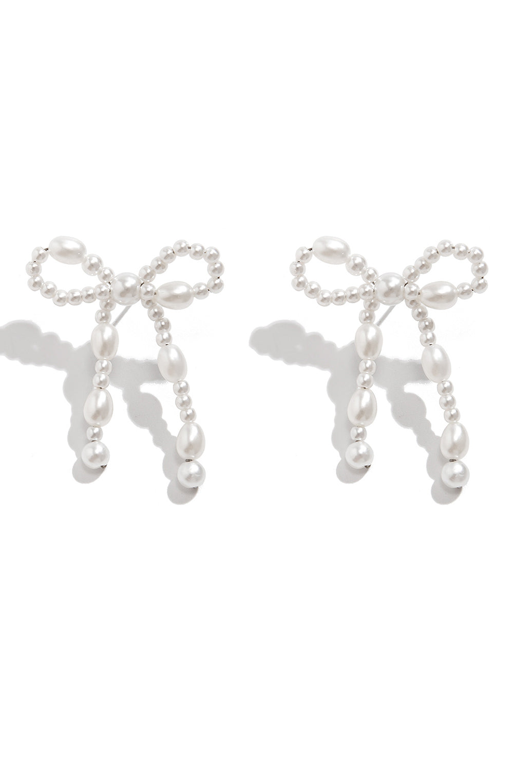 Pendants d'oreilles en forme de nœud papillon avec perles blanches