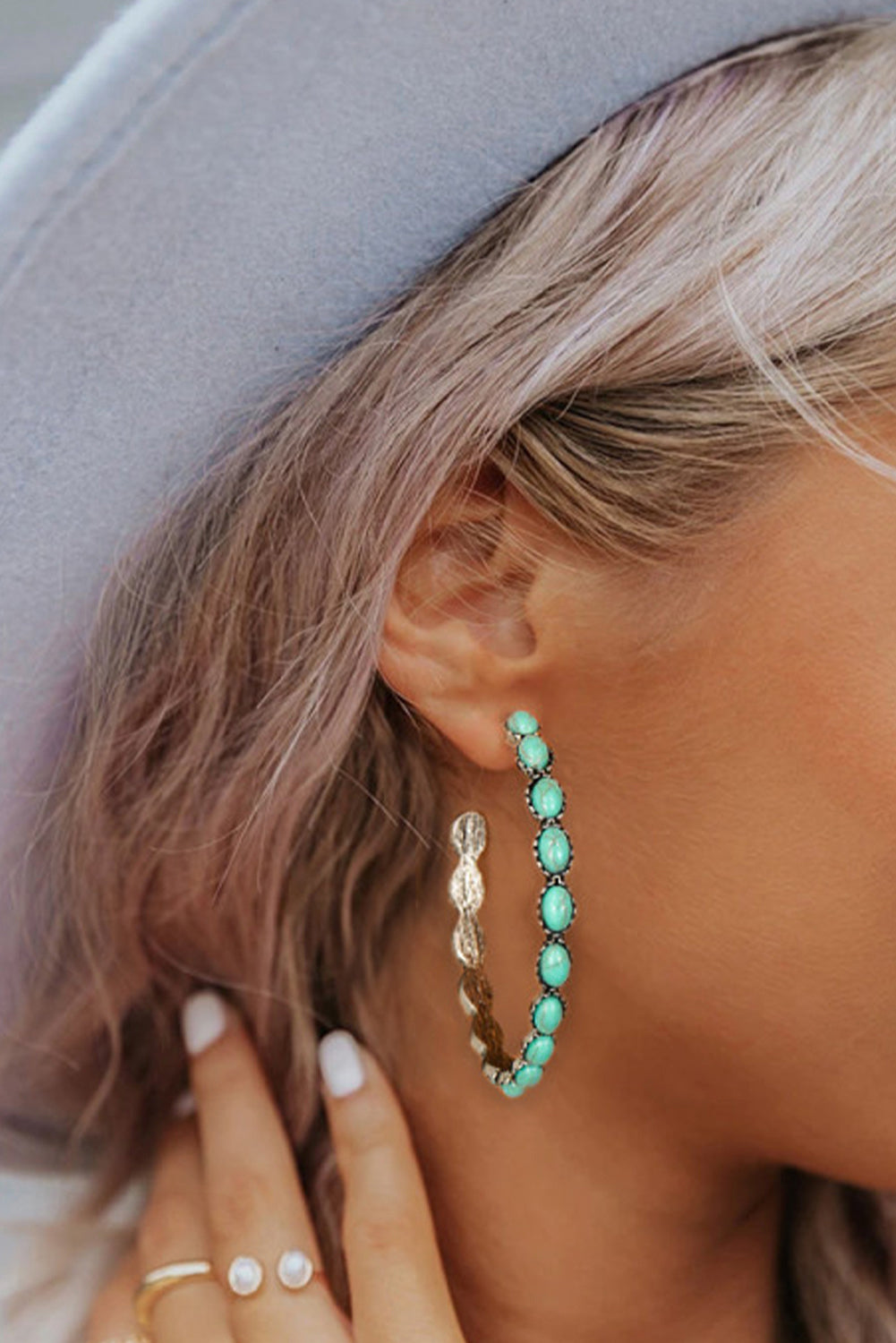 Boucles d'oreilles en forme de C à grand cercle en turquoise noire