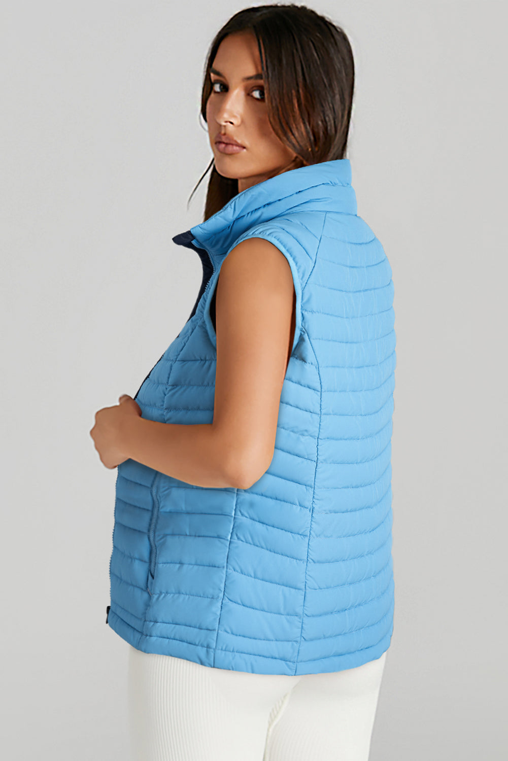 Gilet polaire bleu ciel à col en peluche matelassé et zippé