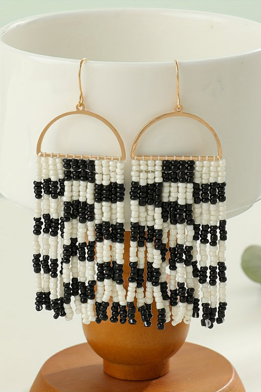 Boucles d'oreilles bohémiennes avec pompon en perles et damier noir