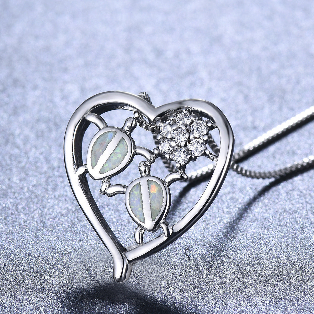 Collier pendentif tortue en or blanc