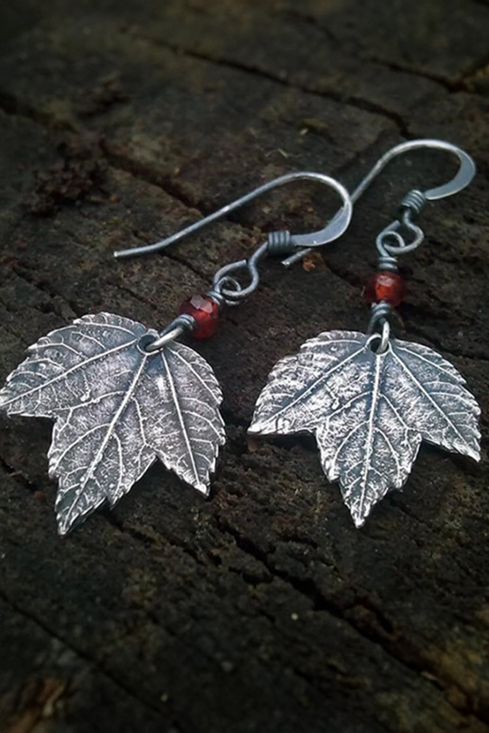 Boucles d'oreilles pendantes en crochet avec feuilles argentées et vintage