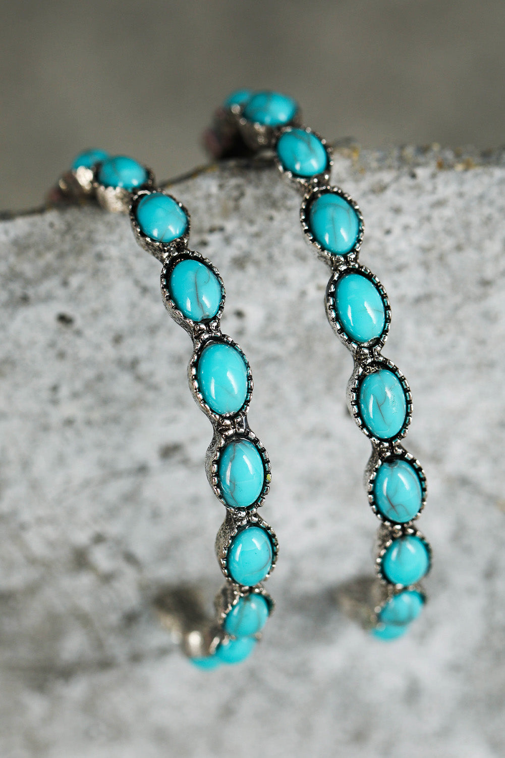 Boucles d'oreilles en forme de C à grand cercle en turquoise noire