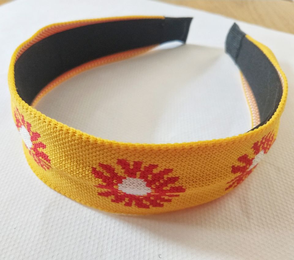 Bandeau à gros nœud en tricot avec marguerite