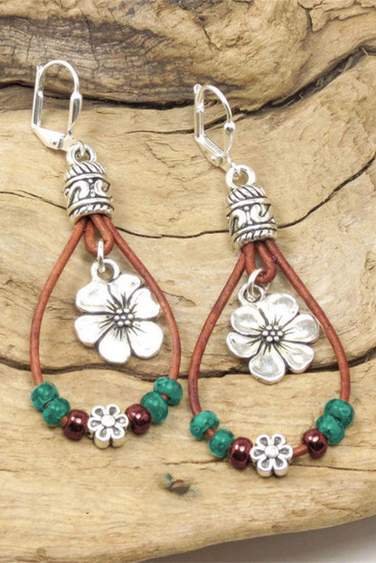 Boucles d'oreilles pendantes florales en cuir argenté et perles