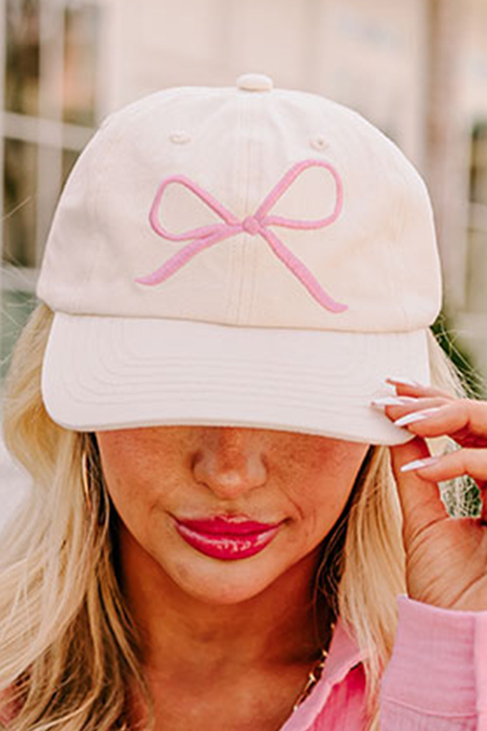 Casquette de baseball brodée d'un nœud girlish blanc