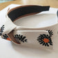 Bandeau à gros nœud en tricot avec marguerite