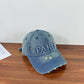 Casquette de baseball en denim délavé avec trou et visière