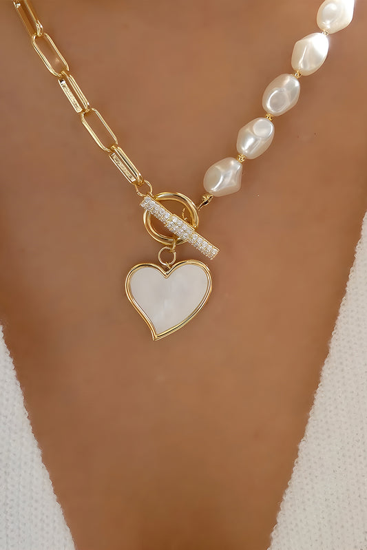 Collier en or avec pendentif en forme de coeur et perles en strass