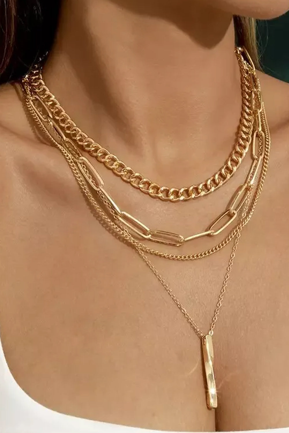 Collier à maillons en or avec pendentif en forme de barre multi-couches