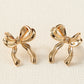 Boucles d'oreilles en forme de noeud avec ruban élégant en or