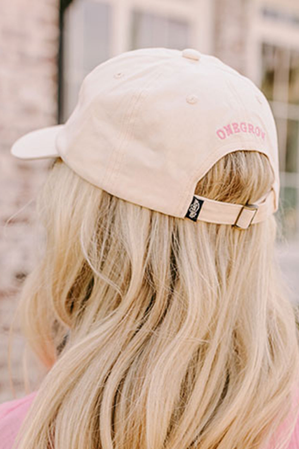 Casquette de baseball brodée d'un nœud girlish blanc