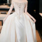 Robe de mariée légère en satin à épaules dénudées