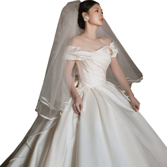 Robe de mariée en satin à épaules dénudées