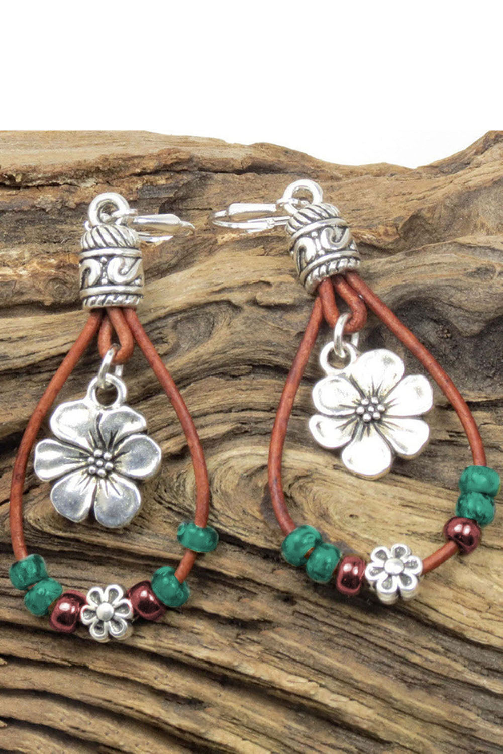 Boucles d'oreilles pendantes florales en cuir argenté et perles