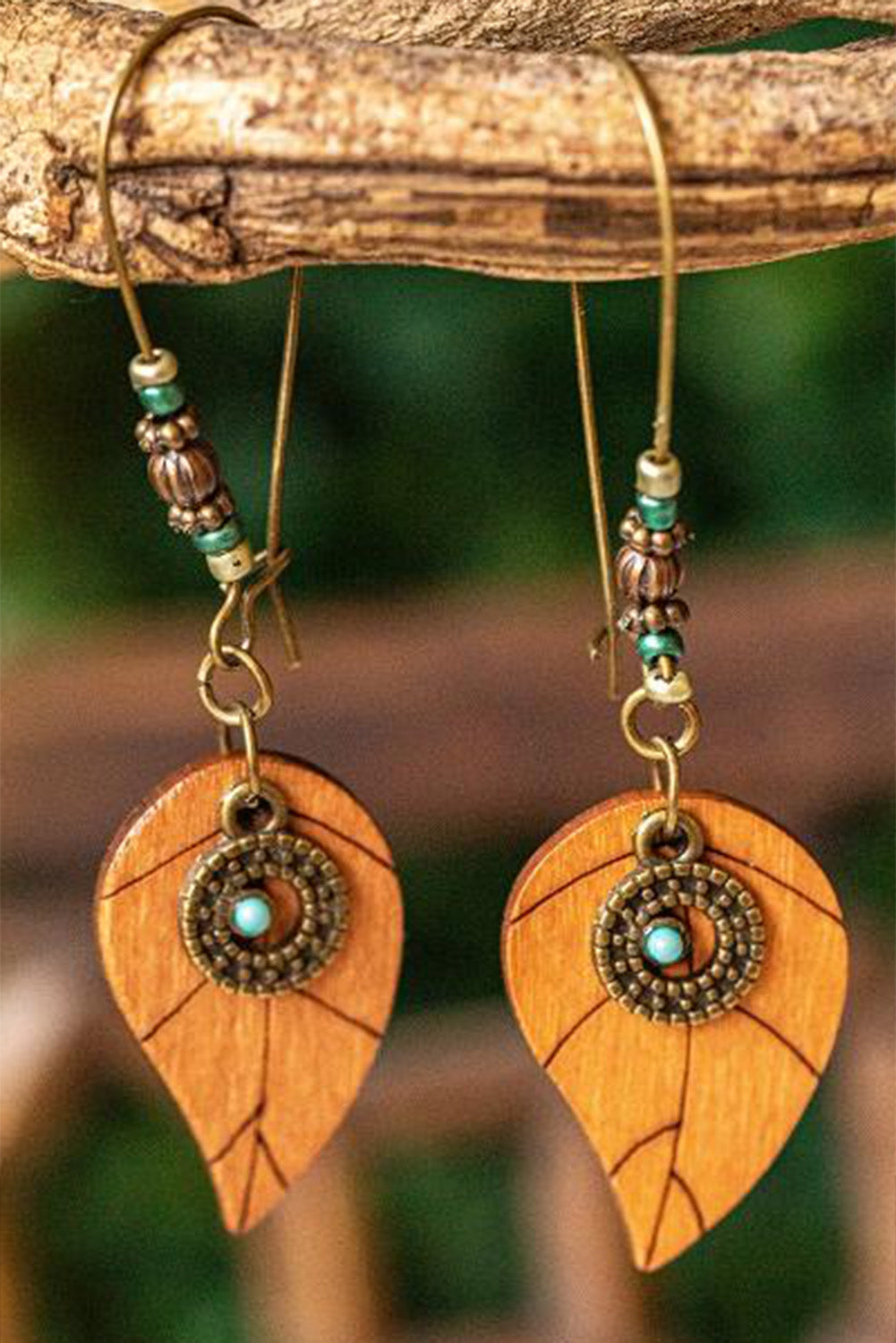 Boucles d'oreilles pendantes en forme de feuille avec décor en or et turquoise du désert