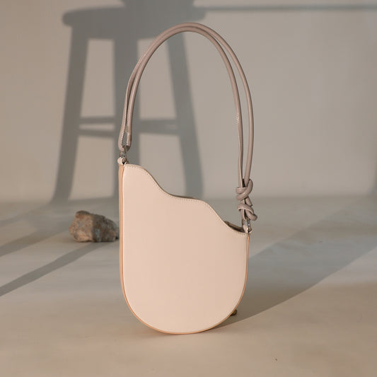 Sac Femme – Petit, Demi-Circulaire & Tendance Ondulée