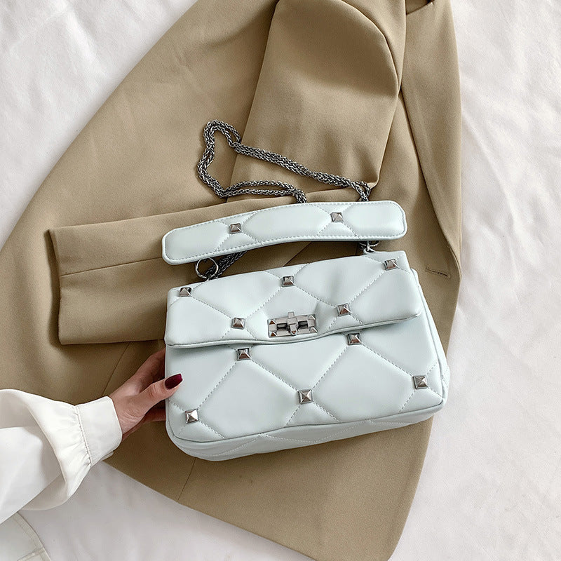 Sac Femme Tendance – Rivets, Chaîne, Carré & Texture Texturée